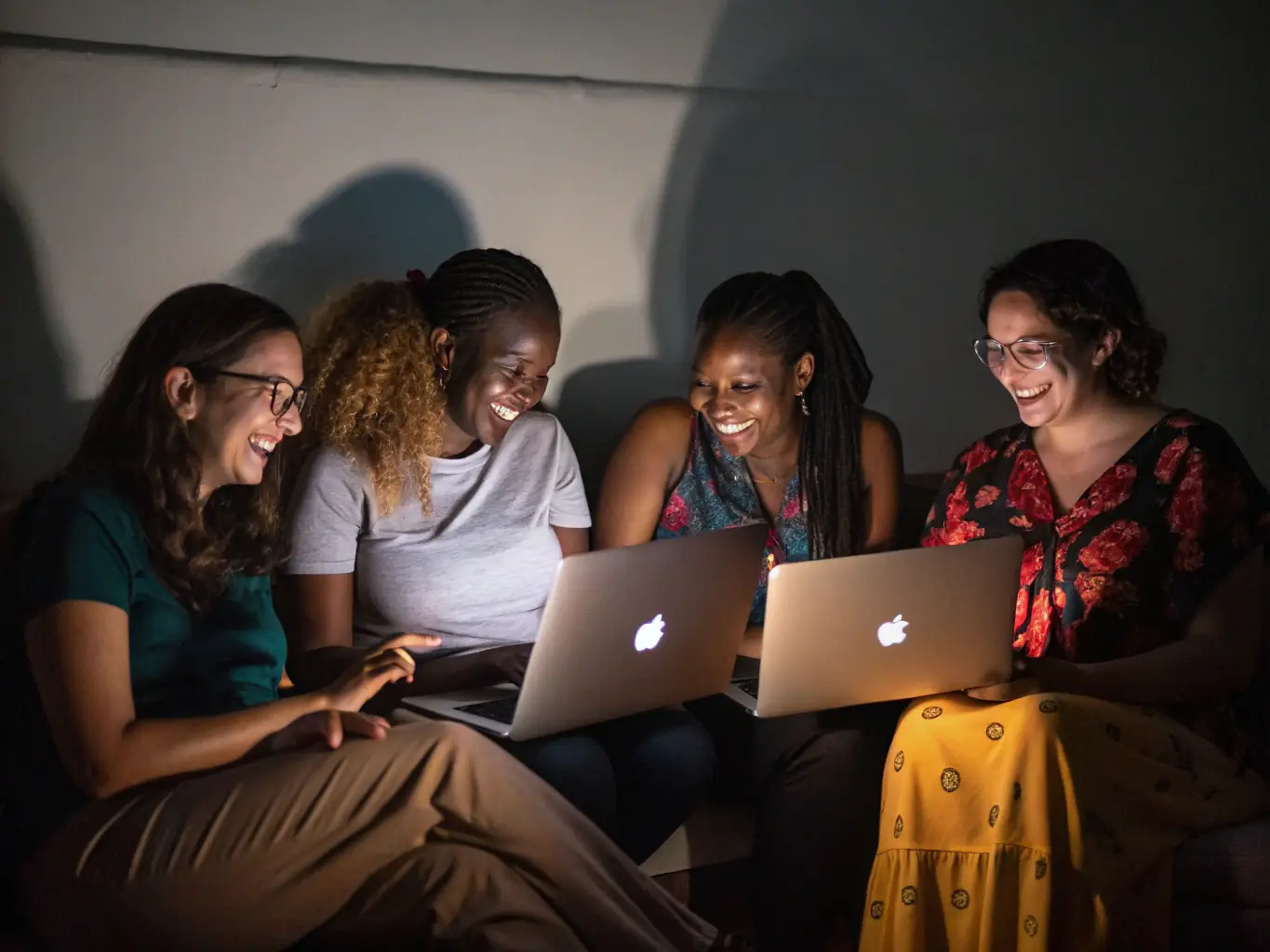 A group of moms interacting positively in an online forum, representing the community support available through FatLossDecoded.com.